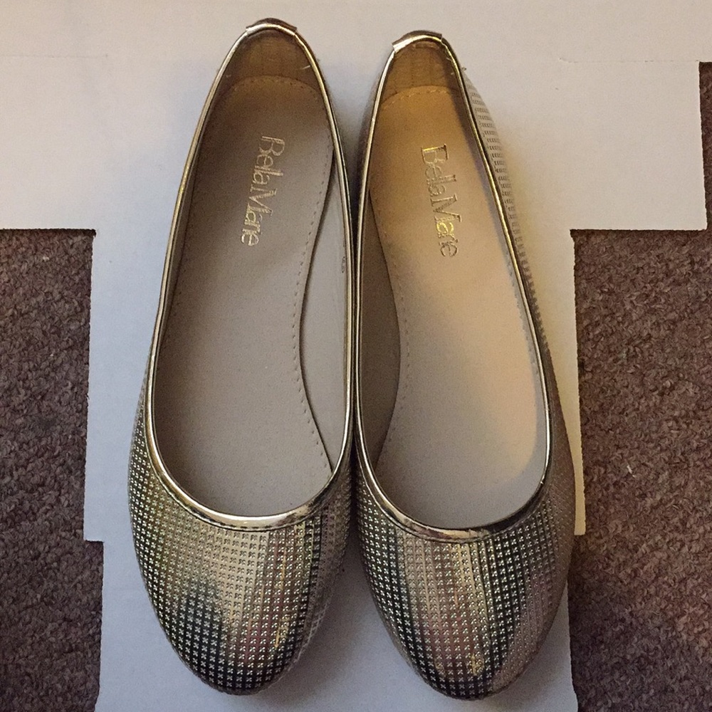 NWOT. Gold metallic flats. Size 6.5.